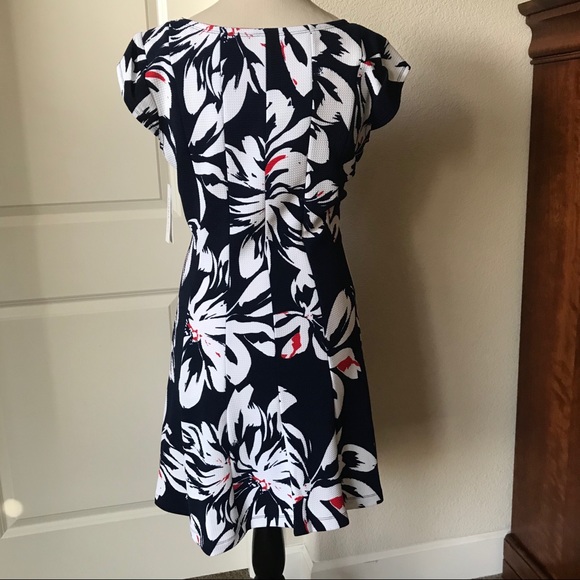 Flirty, Stretchy Dress! Beautiful On! - Picture 2 of 6